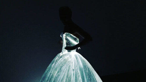 claire-danes-cinderella-glowing-dress